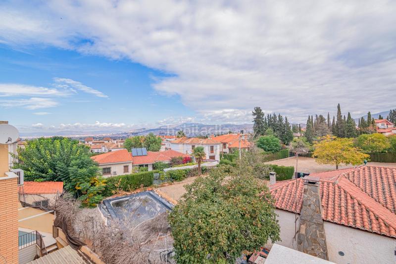 Foto e06f1b48-15ba-451a-b9d5-fdc081a51a7b. Casa adosada bonita adosada en esquina en la zubia en Zubia (La)