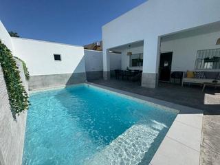 Maison à El Pino-Bajo de Guía. Magnifica casa en planta baja con piscina privada junto a la zon