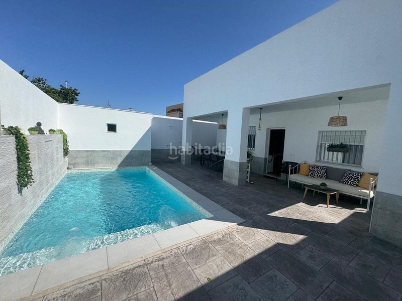Foto 06d52262-0411-4613-910e-b11498bf505b. Casa magnifica casa en planta baja con piscina privada junto a la zona de bajo de guía en Sanlúcar de Barrameda