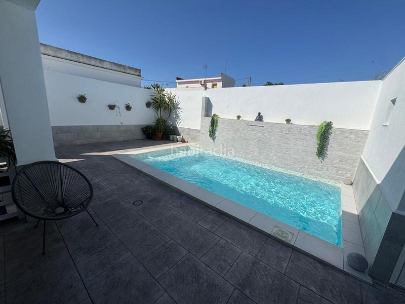 Foto 29e5b8b8-c50a-4c04-98c5-d632aa11e72e. Casa magnifica casa en planta baja con piscina privada junto a la zona de bajo de guía en Sanlúcar de Barrameda