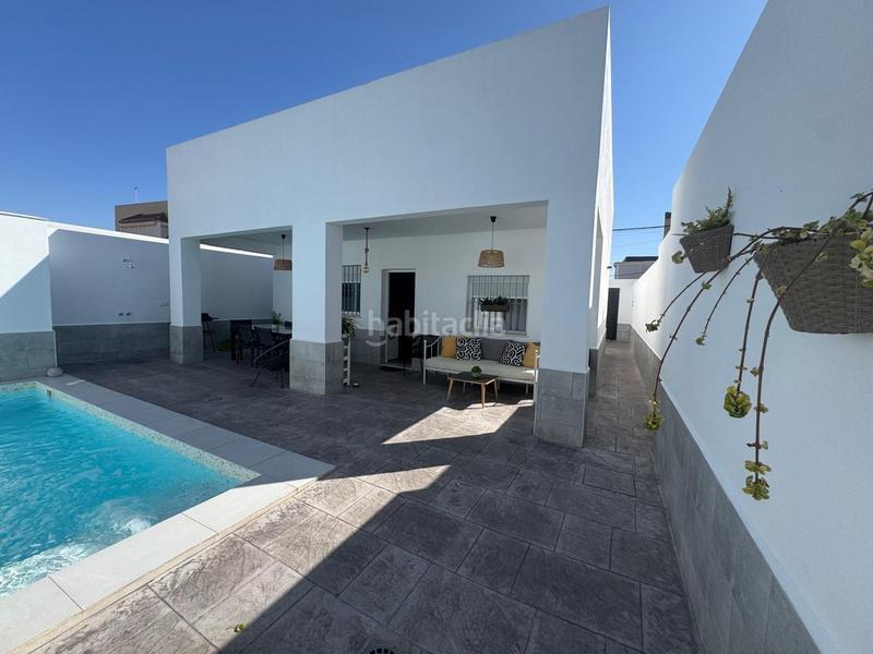 Foto 3d1bec08-fdf4-4326-9b2e-0fa96c32562e. Casa magnifica casa en planta baja con piscina privada junto a la zona de bajo de guía en Sanlúcar de Barrameda