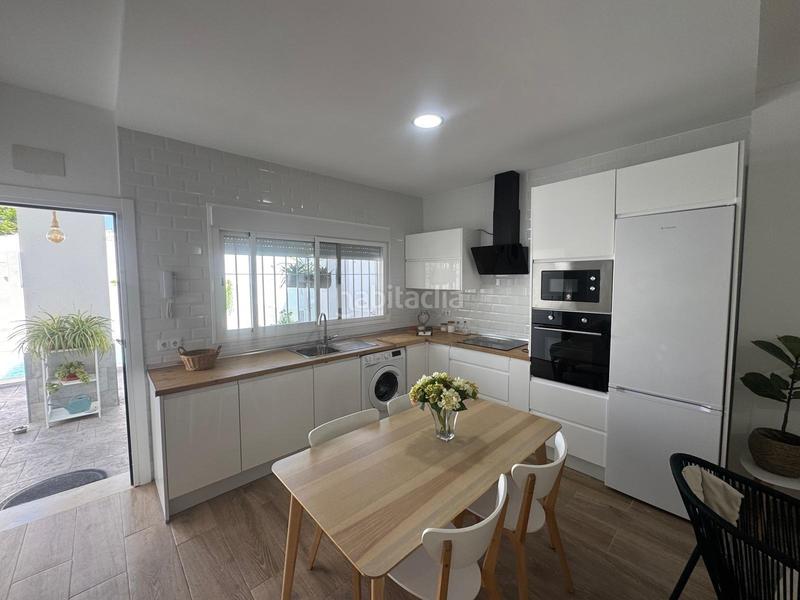 Foto 485d8e4a-4c16-4a25-becb-f78243f062ce. Casa magnifica casa en planta baja con piscina privada junto a la zona de bajo de guía en Sanlúcar de Barrameda