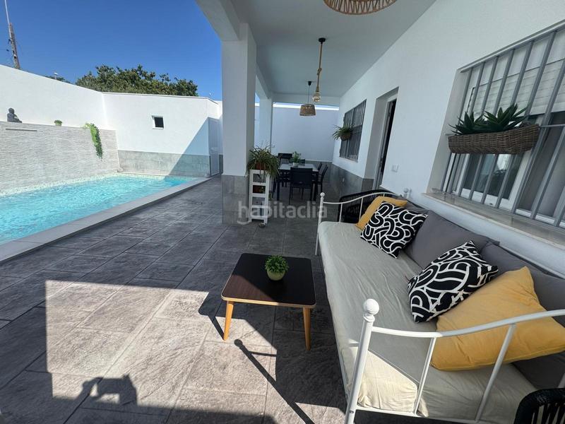 Foto 95b0cea7-2f50-49d5-b268-b36320e8e843. Casa magnifica casa en planta baja con piscina privada junto a la zona de bajo de guía en Sanlúcar de Barrameda