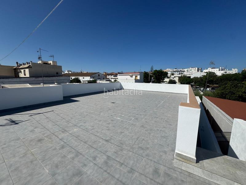Foto b41e0895-fc51-42f2-b2de-c30176c0d860. Casa magnifica casa en planta baja con piscina privada junto a la zona de bajo de guía en Sanlúcar de Barrameda