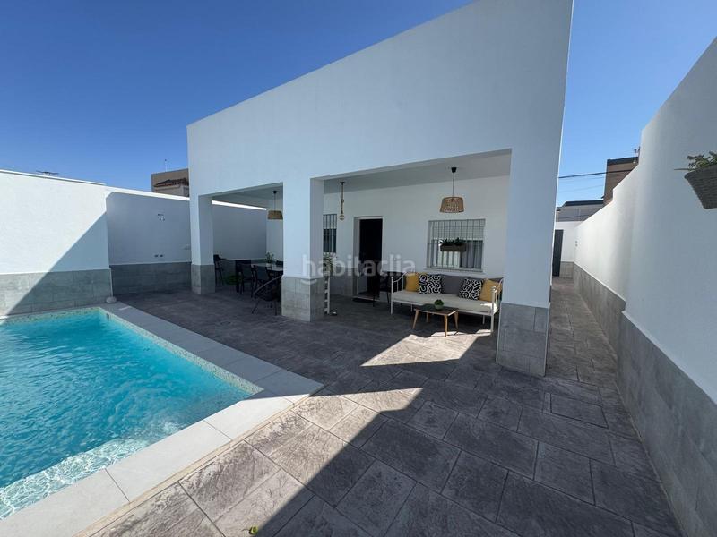 Foto fcb4db41-d22a-44ac-9265-bc2b3d95016b. Casa magnifica casa en planta baja con piscina privada junto a la zona de bajo de guía en Sanlúcar de Barrameda