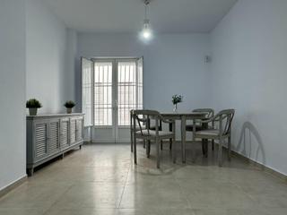 Appartement à V Centenario-Piletas-Capuchinos. Acogedor piso con patio en el barrio alto