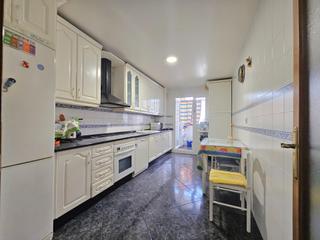 Appartement à El Pino-Bajo de Guía. Piso de 3 hab y 2 baño junto a la calle barrameda