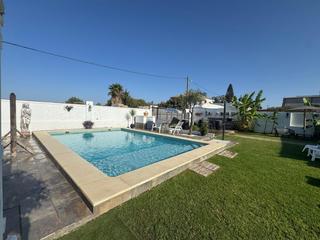 Casa en Bonanza-Avda de Huelva-Barrio Andalucia. Estupenda casa de campo, piscina y espacios verdes a un paso del