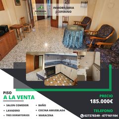 Flat in Maracena. Se vende piso de tres dormitorios, baño en la localidad de marac