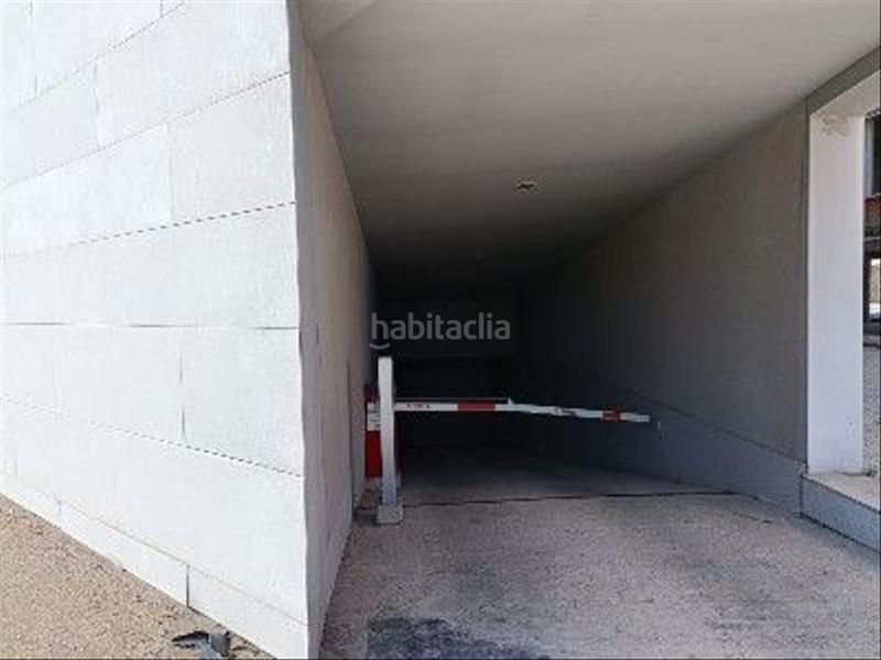 Foto 058893e0-610a-4d2a-9c18-d6bd542d3bfb. Parking voiture dans Garrapinillos Zaragoza