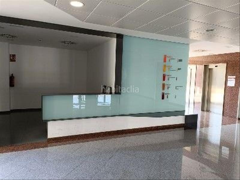 Foto ddacb22d-13e6-47ba-ac8e-88fa8daf5ebb. Parking voiture dans Garrapinillos Zaragoza