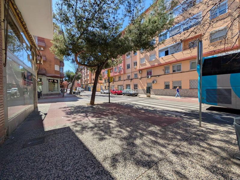 Foto 7cec0c9b-261f-43eb-ad4f-b6a08bff00a5. Alquiler local comercial en Las Fuentes Zaragoza