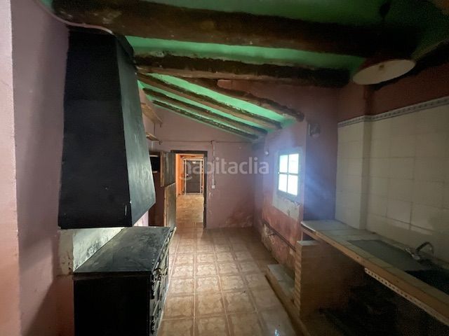 Foto be73cfde-622e-42f0-b866-59e43e857e3d. Casa adossada amb aparcament a Belchite