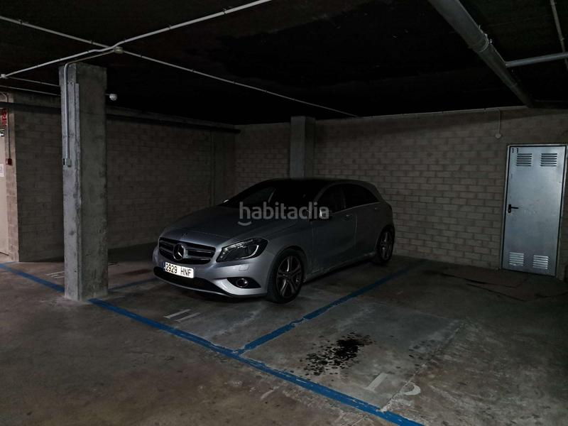 Foto b8f32d68-c4e4-4dda-9a70-bc450a00ef6a. Aparcament cotxe a Alfonso Zaragoza