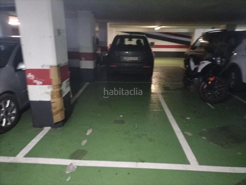 Foto c1085e76-c73e-4aa2-af91-a0e2bd62b6f7. Parking voiture dans Paseo Sagasta Zaragoza