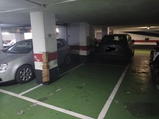 Parking voiture à cervantes