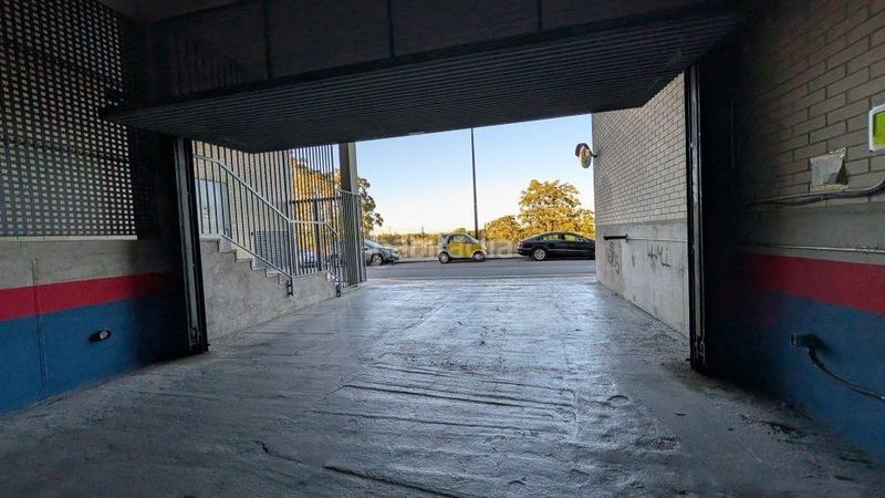 Foto 1600887b-b1b3-4b0a-b0f7-2bd808e5da52. Autoparkplatz in La Granja Zaragoza