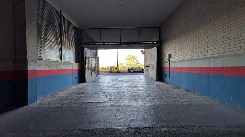 Foto babcf911-31f7-419c-83e9-d8f7a9c14391. Autoparkplatz in La Granja Zaragoza