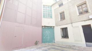 Business premise in plaza de la mesa