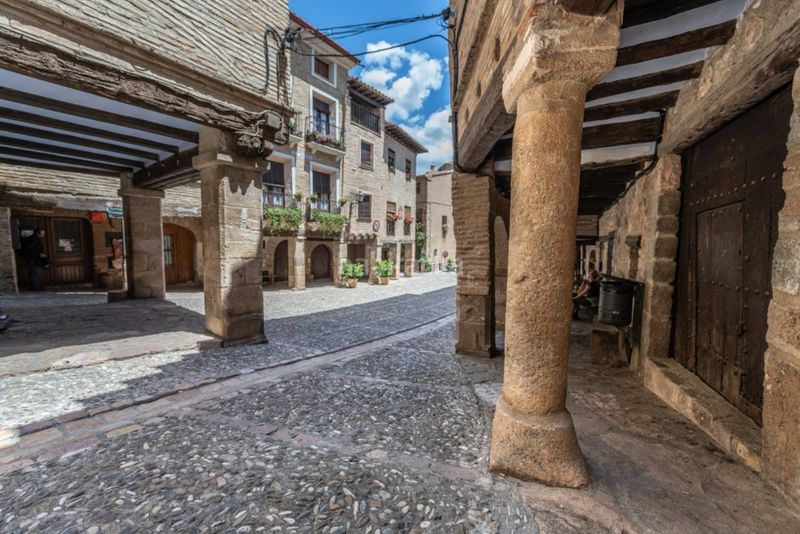 Foto a0dc3a67-c469-4d7c-8cf8-39e3796ad1f1. Casa amb aparcament a Alquézar