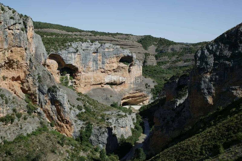 Foto cc73280f-5973-4666-94a1-b3e8bb564348. Casa amb aparcament a Alquézar