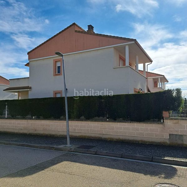 Foto c7caf9eb-667c-4f2c-b30d-c3da81fdfd3f. Casa amb calefacció aparcament a Siétamo
