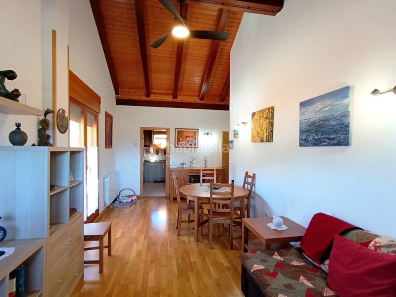 Foto 2c2ce109-9c0a-4dff-8c4a-d18c7a4813c3. Pis amb calefacció aparcament a Campo