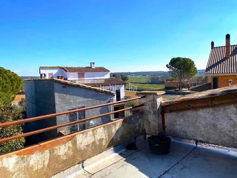 Foto e9eb2453-e308-427d-ac4b-3eacab546f8b. Masia amb aparcament a Barbuñales