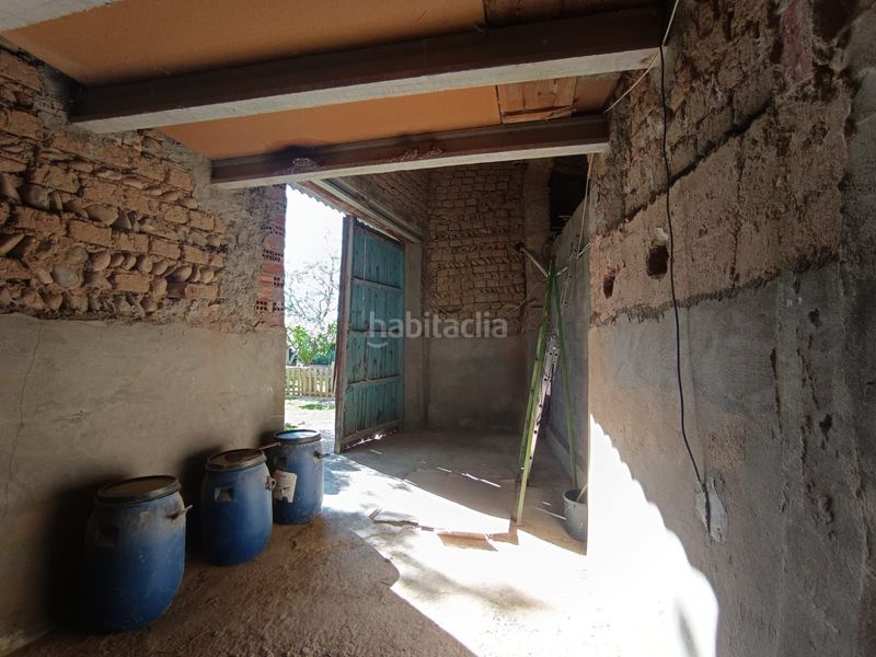 Foto a7e23686-e52b-498d-9aa5-6b3bb3896ab1. Masia amb calefacció aparcament a Monzón