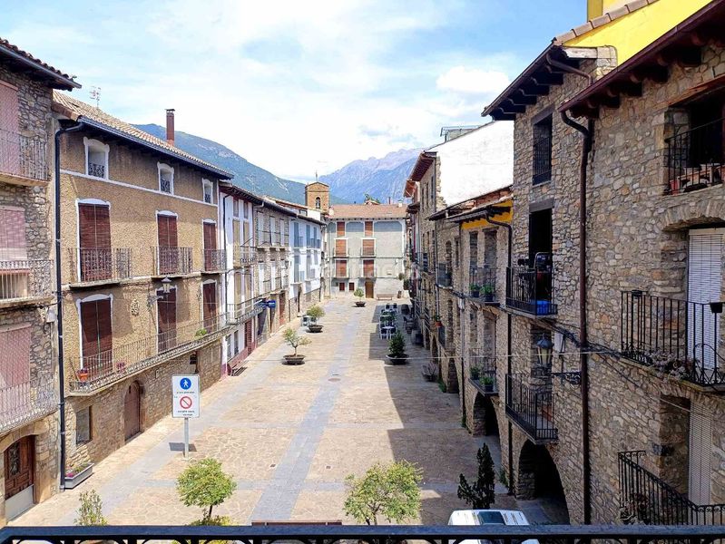 Foto cb405c4e-99fe-4d32-b0ab-2f85bd00ba31. Masia amb calefacció a Campo
