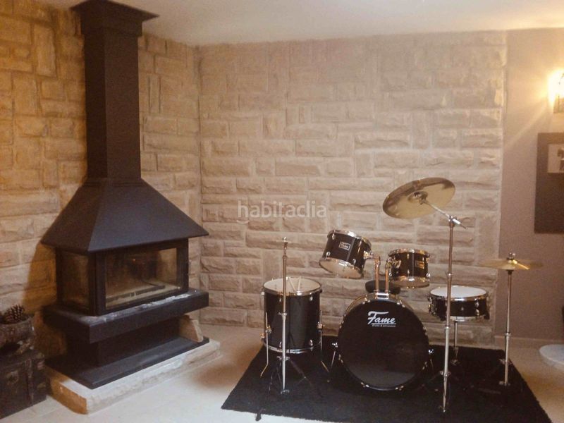 Foto a1b26c25-2734-4a6b-a3ba-5ff4a9179f34. Casa adossada amb calefacció aparcament a María de Huerva