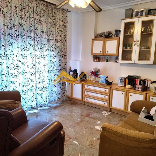 Foto a004fe83-eb0c-4b5c-b3b7-74e28a6c2df1. Reihenhaus in Linarejos Linares