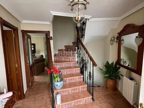Foto 507643c6-3604-4308-b2e7-5fb458756fc3. Casa a Zona Hospital Linares