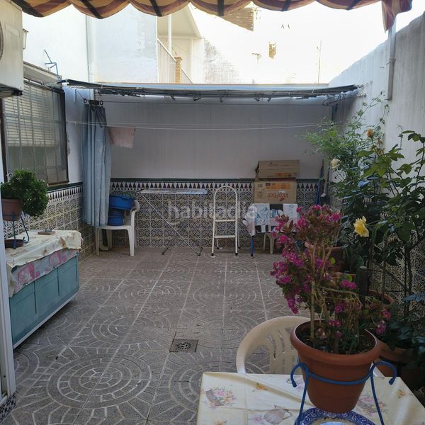 Foto 1f30d21a-1a6b-4718-90c7-60ee457dc584. Casa amb aparcament a Centro ciudad Linares