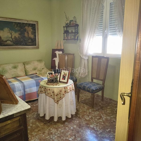 Foto 77a576f1-aba8-4232-a40a-0b7ed7f69025. Casa amb aparcament a Centro ciudad Linares