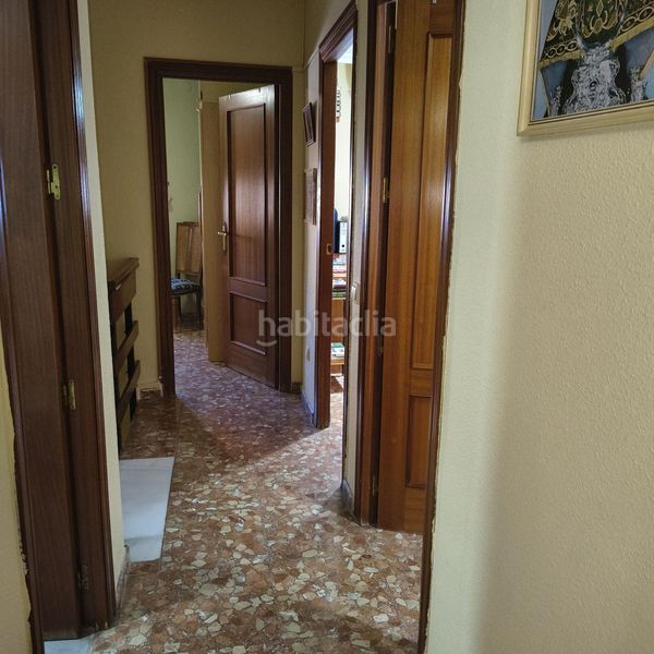 Foto e5f8d485-c550-4fe9-af0e-34bcd1709a5f. Casa amb aparcament a Centro ciudad Linares