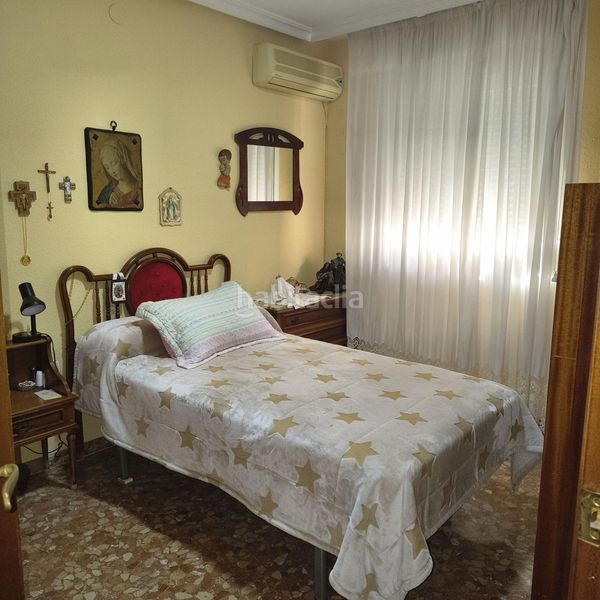Foto f45651b7-5304-4f77-9f0a-657baec32d0a. Casa amb aparcament a Centro ciudad Linares
