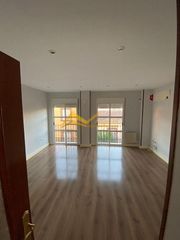 Flat  Juan pablo moris y victimas del terrorismo. Piso en venta en centro, 4 dormitorios.
