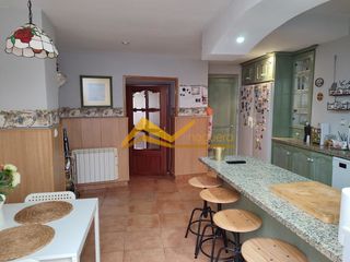 Casa  Canovas del castillo. Casa en venta en centro, 4 dormitorios.
