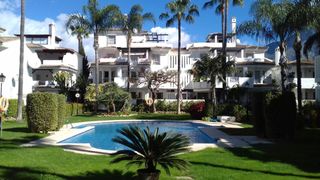 Affitto Attico in Los naranjos de marbella 1. Atico en alquiler en nueva andalucía playa, 2 dormitorios.