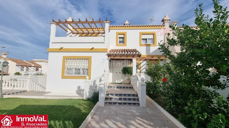 Foto d5b82ada-1b3f-4278-9bf4-01fad237b1d0. Chalet  en Las Marinas - Pueblo Laguna Vera