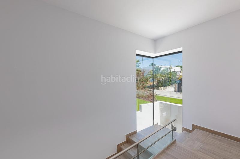 Foto 175ad631-8e27-40c6-8cc7-7e29c0e03d79. Casa amb calefacció aparcament piscina a Las Flores Mijas