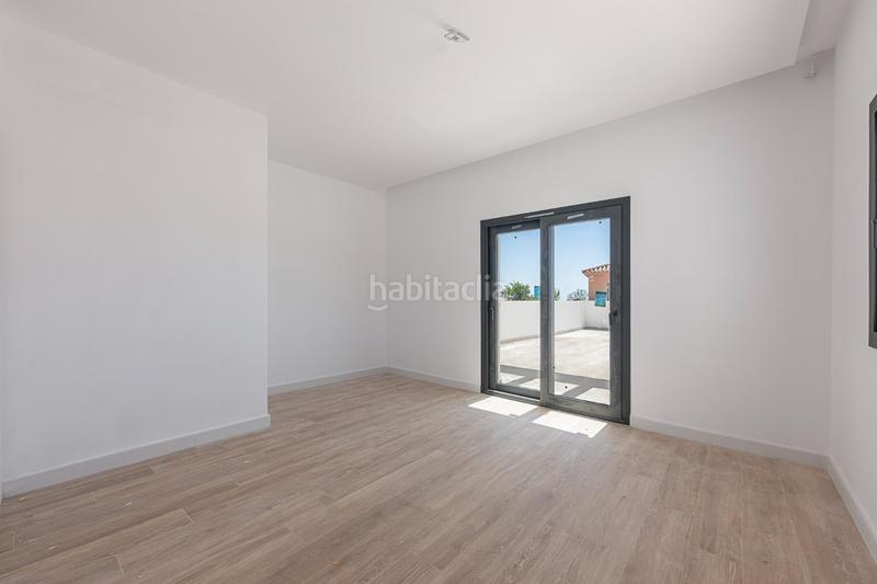 Foto 4cf3bad6-adf8-4f00-a897-c4a567d060a5. Casa amb calefacció aparcament piscina a Las Flores Mijas