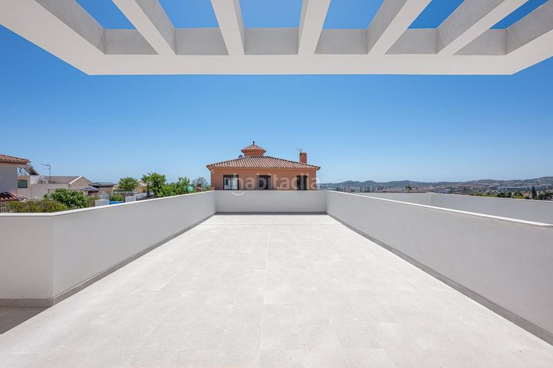 Foto c6c13711-3c85-4bd7-8dcb-47f455c88646. Casa amb calefacció aparcament piscina a Las Flores Mijas