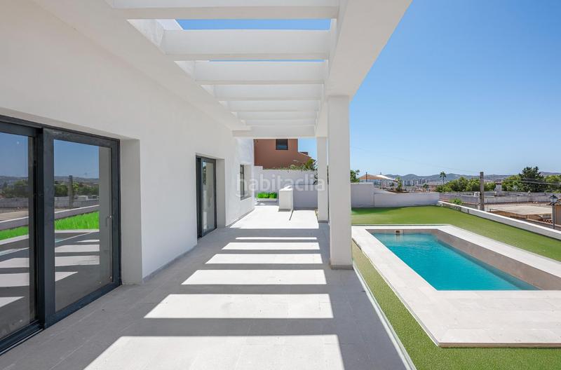 Foto e01df571-a8fd-4bea-b6f6-7ec535ada18c. Casa amb calefacció aparcament piscina a Las Flores Mijas