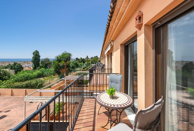 Foto eb0ae3ac-3d54-4cd5-8117-b1d9d8b9b7d5. Duplex avec chauffage parking piscine dans Montemar Torremolinos