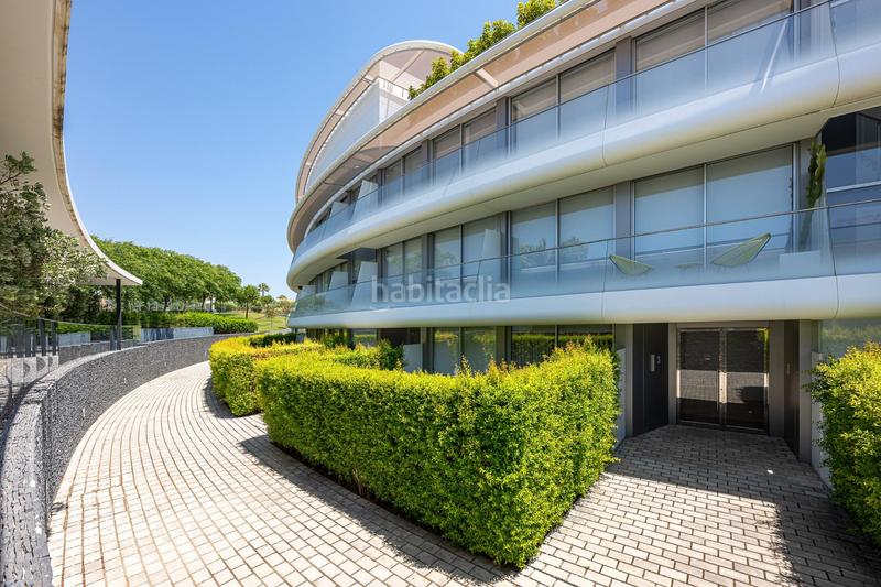 Foto f7aed074-66dd-4c45-b360-6d710cc0e21c. Planta baixa amb aparcament piscina a Guadalobón Estepona