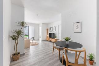 Erdgeschoss  Calle biznaga. Bajo reformado con terraza y patio privado en las lagunas  calle