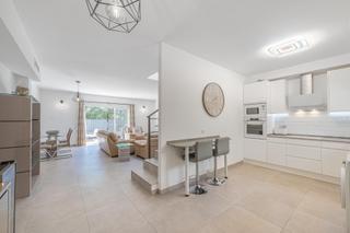 Maison jumelée à Avenida acapulco 8. Adosado reformado en el corazón de los boliches  urbanización pu