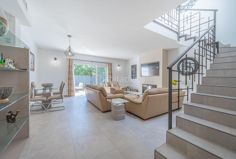 Foto 09d1e8ec-1c75-46b8-a301-03bd7380ffcb. Casa adossada a avenida acapulco 8 a Los Boliches Fuengirola